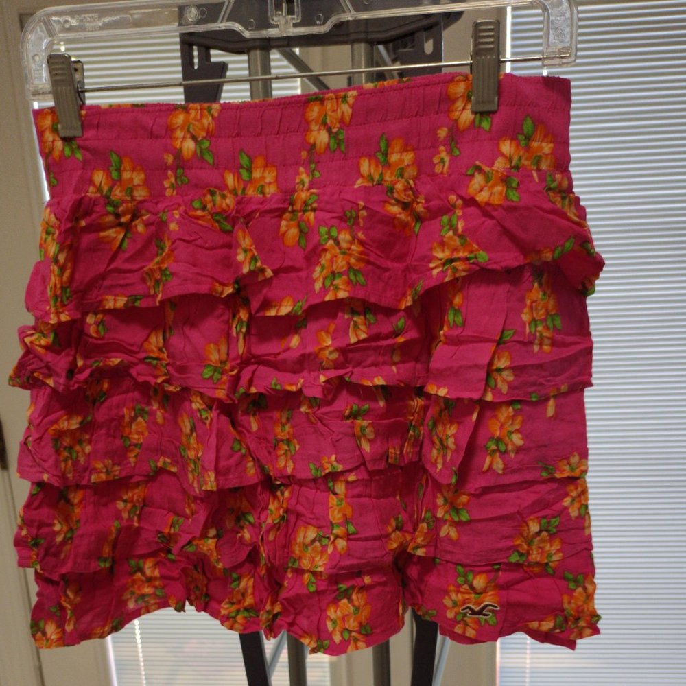 Size M Hollister pink skirt